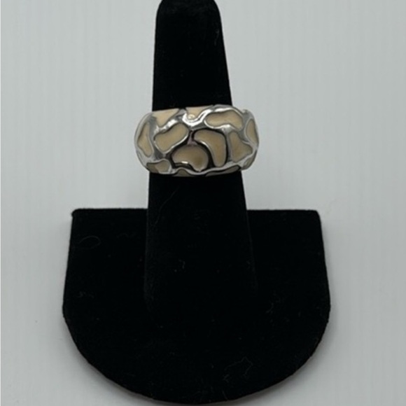 Vintage Silver and Beige enamel ring - Picture 1 of 4